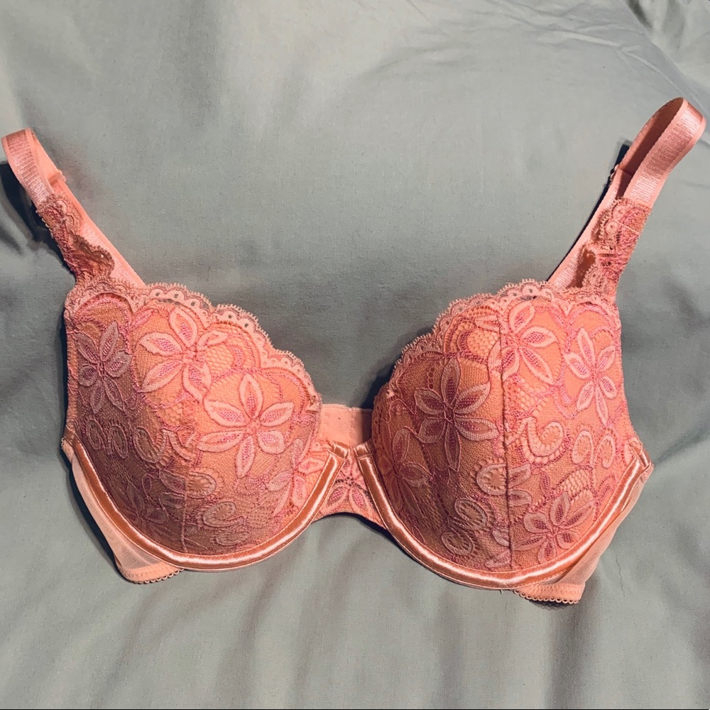 Demi Coverage Lace Wonderbra NWOT
